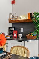 Passyunk Square Spacious 1BR - Huge Deck