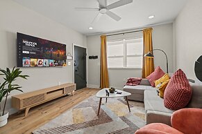 Passyunk Square Spacious 1BR - Huge Deck