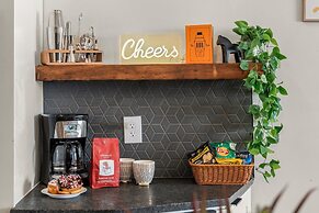 Passyunk Square Spacious 1BR - Huge Deck