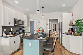 Passyunk Square Spacious 1BR - Huge Deck