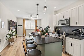 Passyunk Square Spacious 1BR - Huge Deck