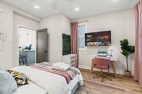 Passyunk Square Spacious 1BR - Huge Deck