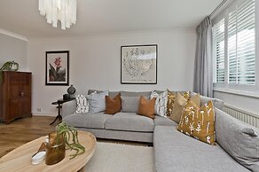 Botanical Bliss Near Kew Gardens by Underthedoormat