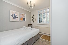 Botanical Bliss Near Kew Gardens by Underthedoormat