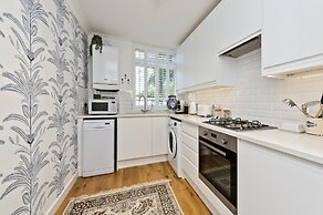 Botanical Bliss Near Kew Gardens by Underthedoormat