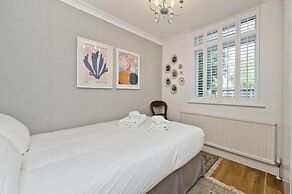 Botanical Bliss Near Kew Gardens by Underthedoormat