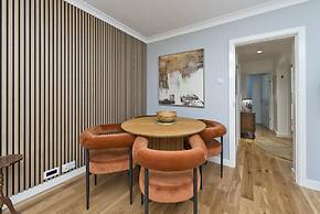 Botanical Bliss Near Kew Gardens by Underthedoormat