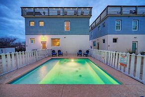 Rooftop Patio w/ View, Pool, Near the Beach Lost Shaker of Salt by Ava