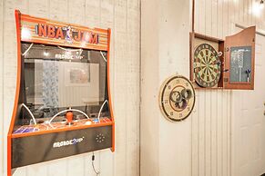 Dapper Dolphin by Avantstay Pool, Game Room