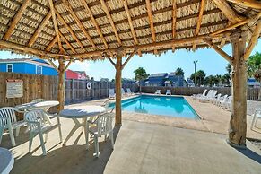 2 Blocks to the Beach, Pool, Patio w/ Bar Awave From it All by Avantst
