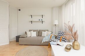 Warsaw Center Apartment by Renters