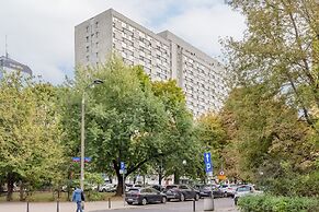 Warsaw Center Apartment by Renters