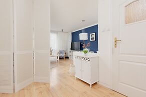 Warsaw Center Apartment by Renters