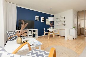 Warsaw Center Apartment by Renters