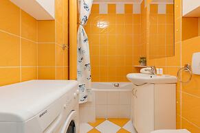 Warsaw Center Apartment by Renters