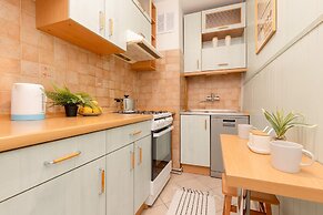 Warsaw Center Apartment by Renters