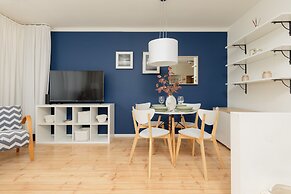 Warsaw Center Apartment by Renters