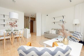 Warsaw Center Apartment by Renters