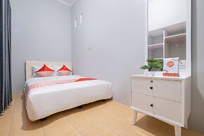 Super OYO 2727 Nareswari Guest House Syariah