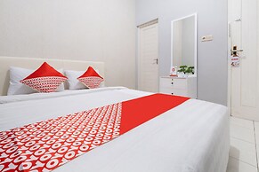 Super OYO 2727 Nareswari Guest House Syariah