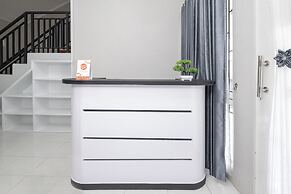 Super OYO 2727 Nareswari Guest House Syariah