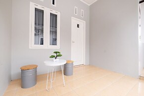 Super OYO 2727 Nareswari Guest House Syariah