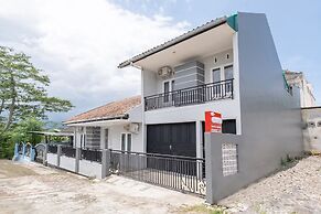 Super OYO 2727 Nareswari Guest House Syariah