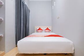 Super OYO 2727 Nareswari Guest House Syariah