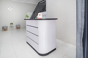 Super OYO 2727 Nareswari Guest House Syariah