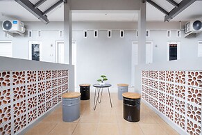 Super OYO 2727 Nareswari Guest House Syariah