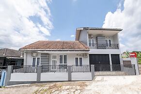 Super OYO 2727 Nareswari Guest House Syariah