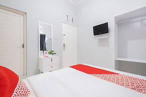 Super OYO 2727 Nareswari Guest House Syariah