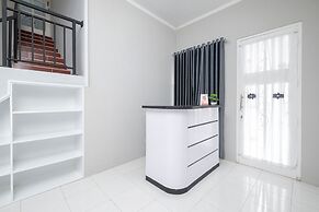 Super OYO 2727 Nareswari Guest House Syariah