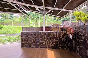 Capital O 3359 Pondok Wisata Jaden Trawas Mojokerto