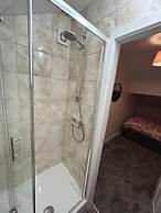Immaculate 1-bed House in Newtown, Disley