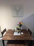 Immaculate 1-bed House in Newtown, Disley