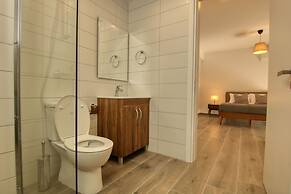 Phaedrus Living Coral Suites Bliss