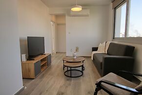 Phaedrus Living Coral Suites Bliss