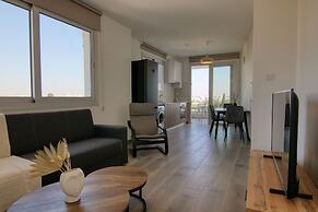 Phaedrus Living Coral Suites Bliss