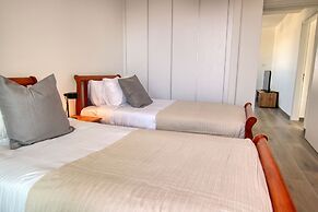 Phaedrus Living Coral Suites Bliss