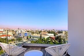 Phaedrus Living Coral Suites Bliss