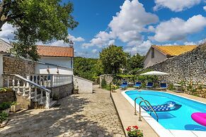 Holiday Home Meja Private Pool