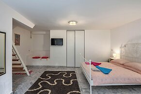 Holiday Home Meja Private Pool