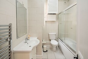 Gloucester Station Gem, 3 Bedroom Oasis