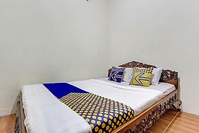 SPOT ON 90744  Alika Homestay