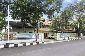 SPOT ON 90744  Alika Homestay