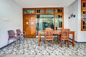 OYO 90891 Parang Kusumo Residence