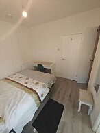 4-bed House in Southampton Ideal For Contractors