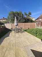 4-bed House in Southampton Ideal For Contractors