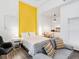 Sanders Home Suites - Cozy Street-view Studio